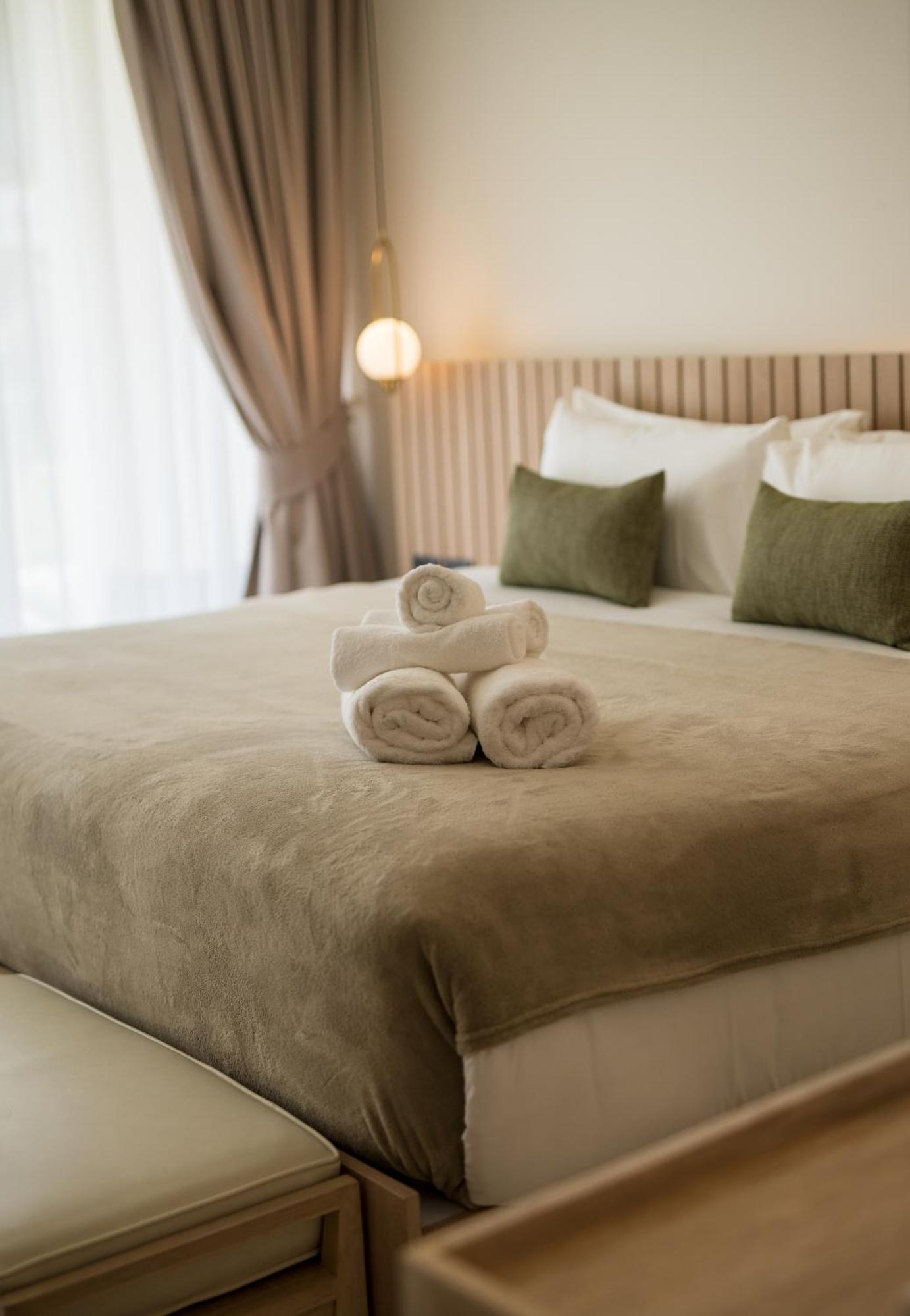 קטה ביץ' Niranapa Boutique Resort מראה חיצוני תמונה